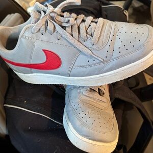 Nike Men's Sneakers in Gray with Red Swoosh